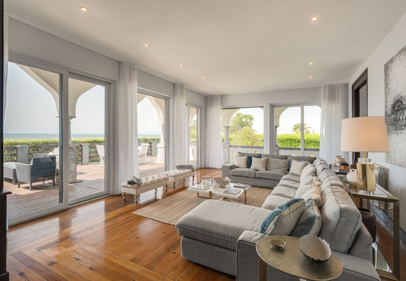Villa in Cascais - Blissful Seafront Cascais
