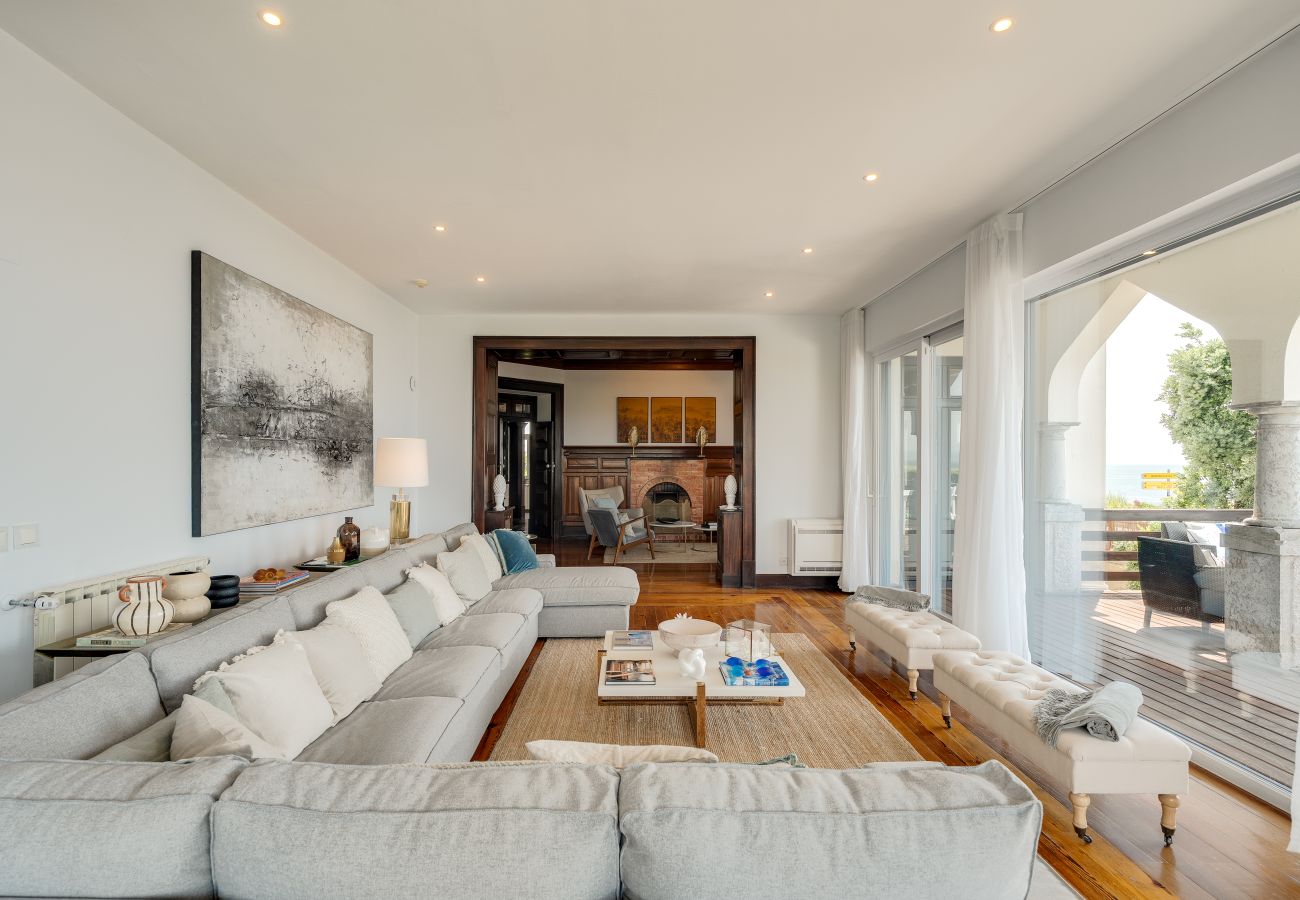 Villa in Cascais - Blissful Seafront Cascais