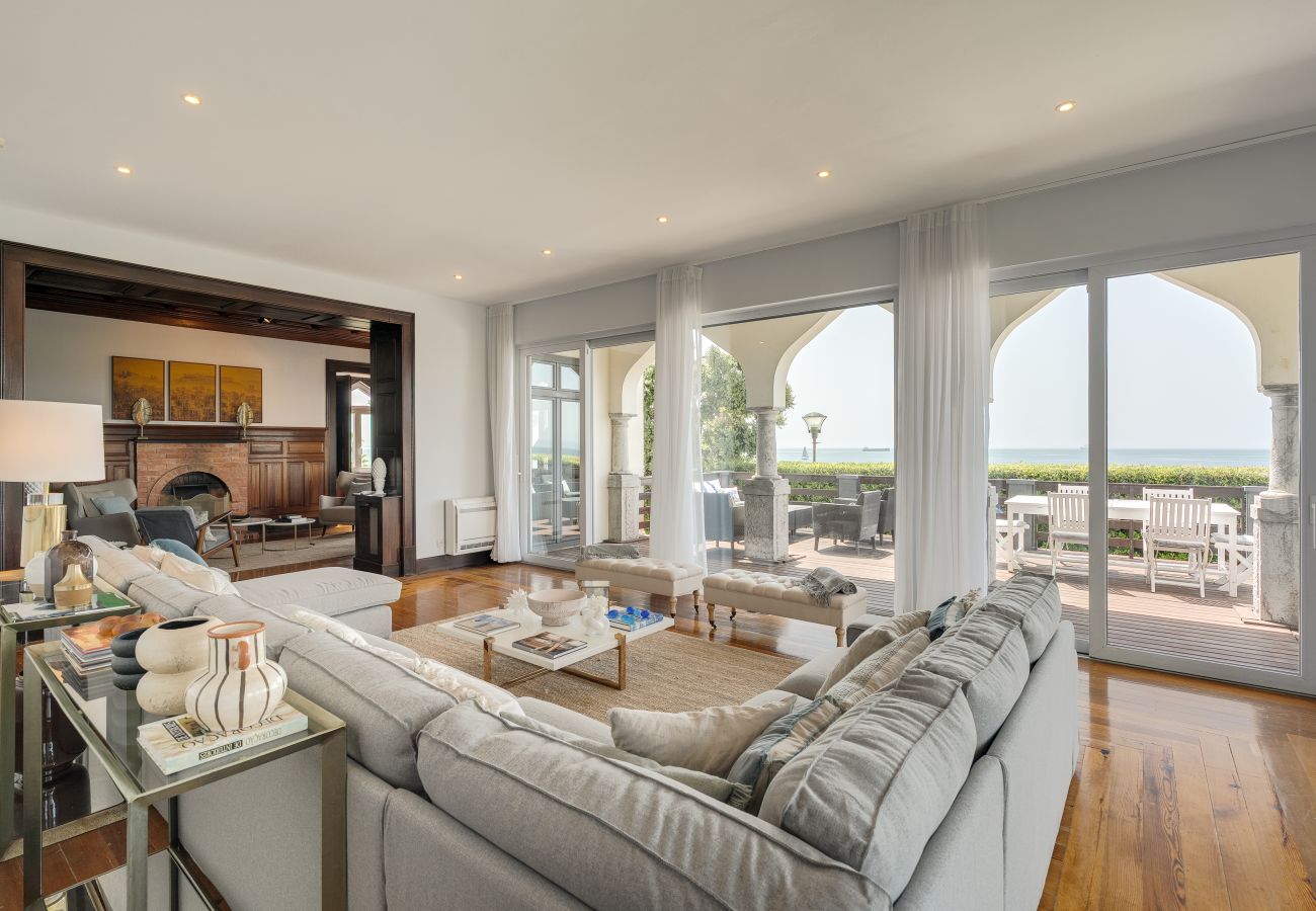 Villa in Cascais - Blissful Seafront Cascais