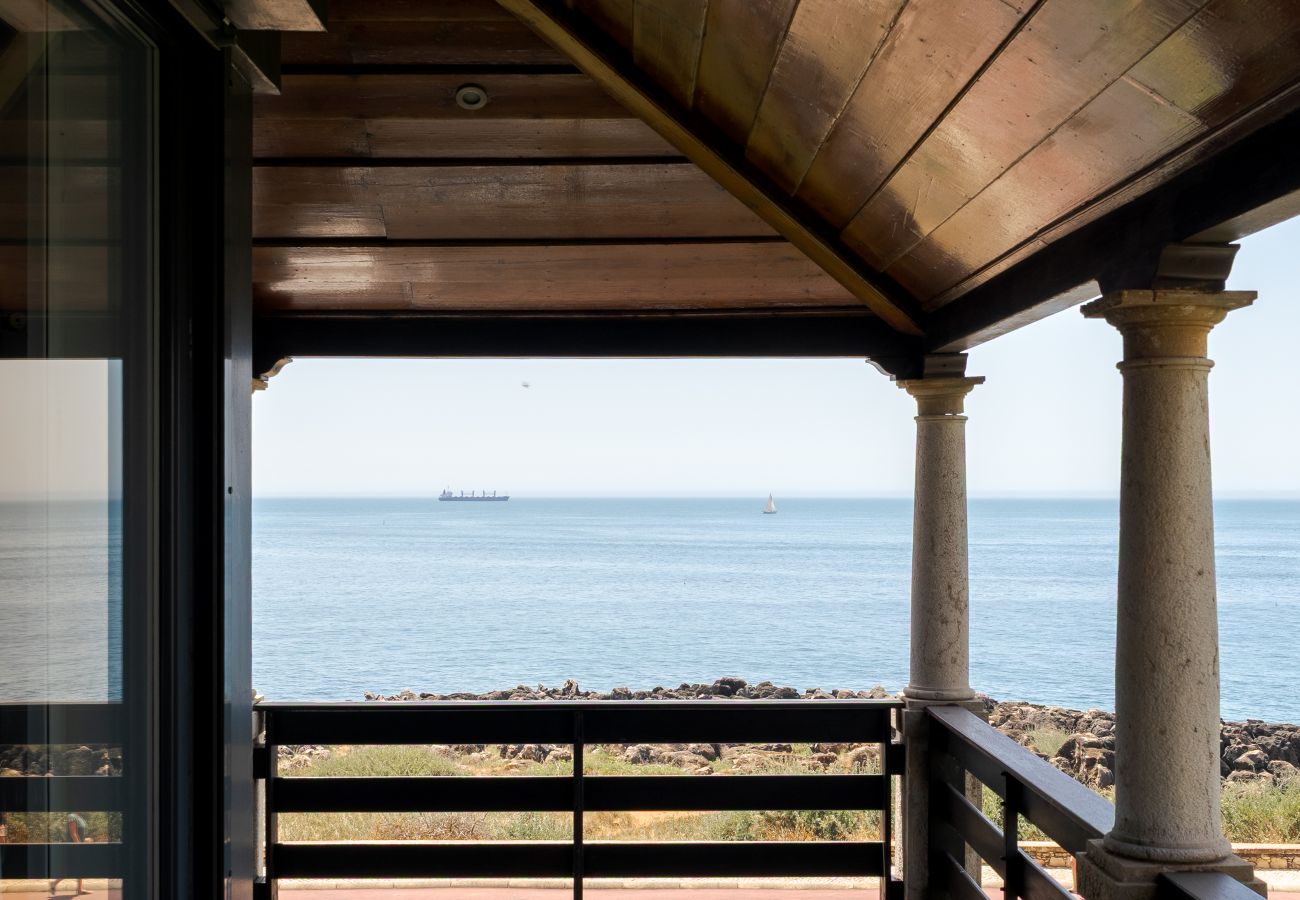 Villa in Cascais - Blissful Seafront Cascais