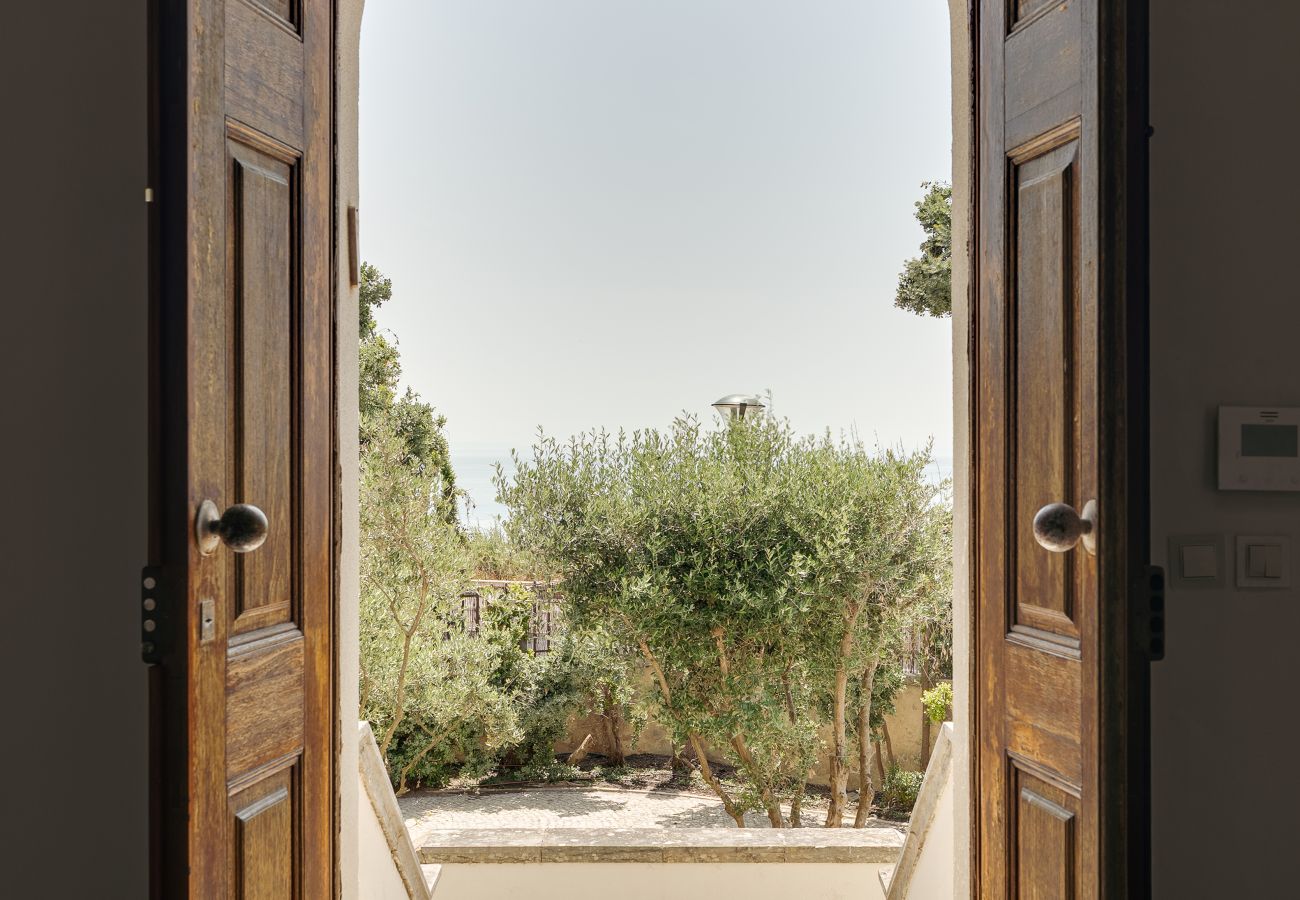 Villa in Cascais - Blissful Seafront Cascais