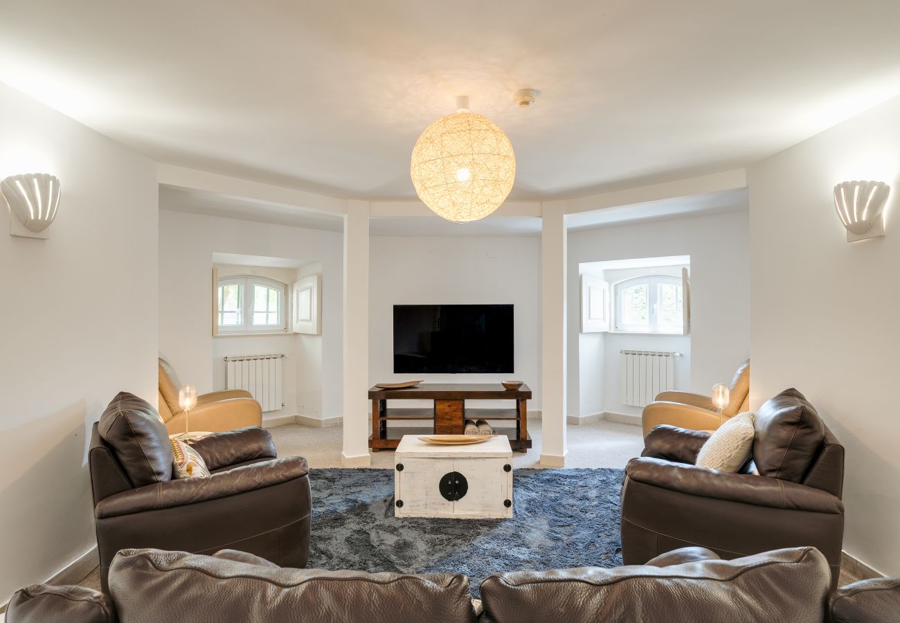 Villa in Cascais - Blissful Seafront Cascais