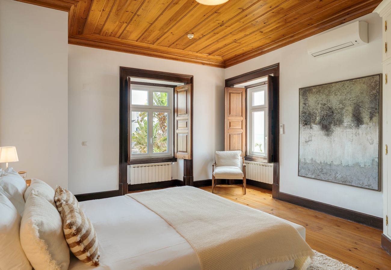 Villa in Cascais - Blissful Seafront Cascais