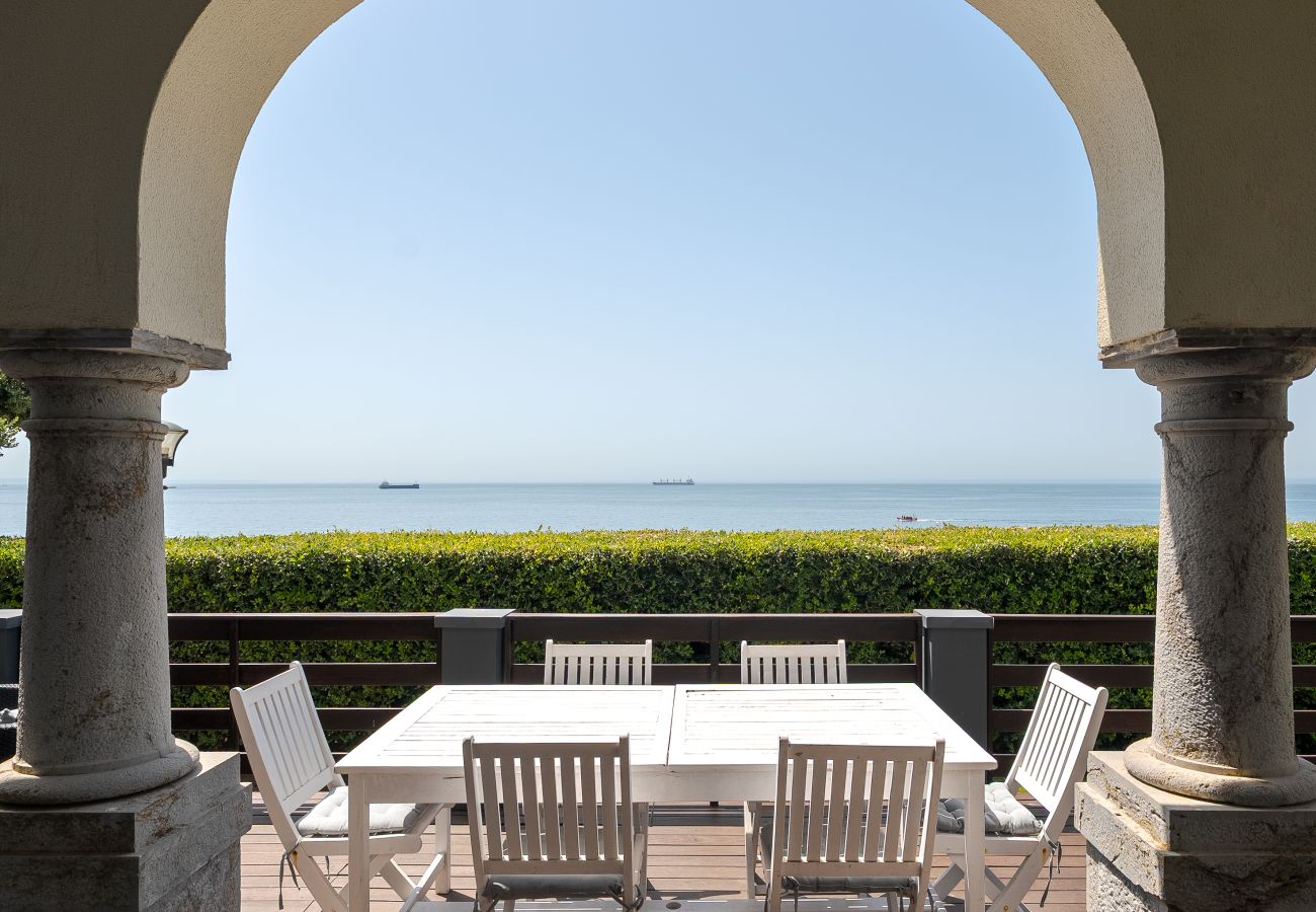 Villa in Cascais - Blissful Seafront Cascais