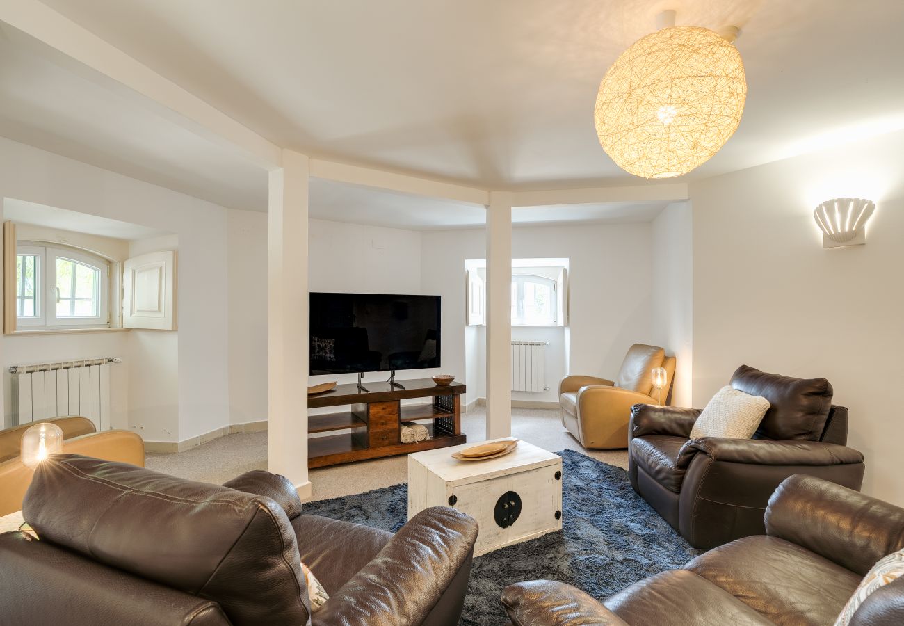 Villa in Cascais - Blissful Seafront Cascais