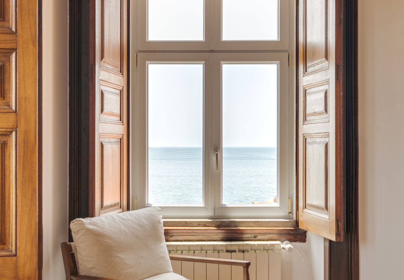 Villa in Cascais - Blissful Seafront Cascais