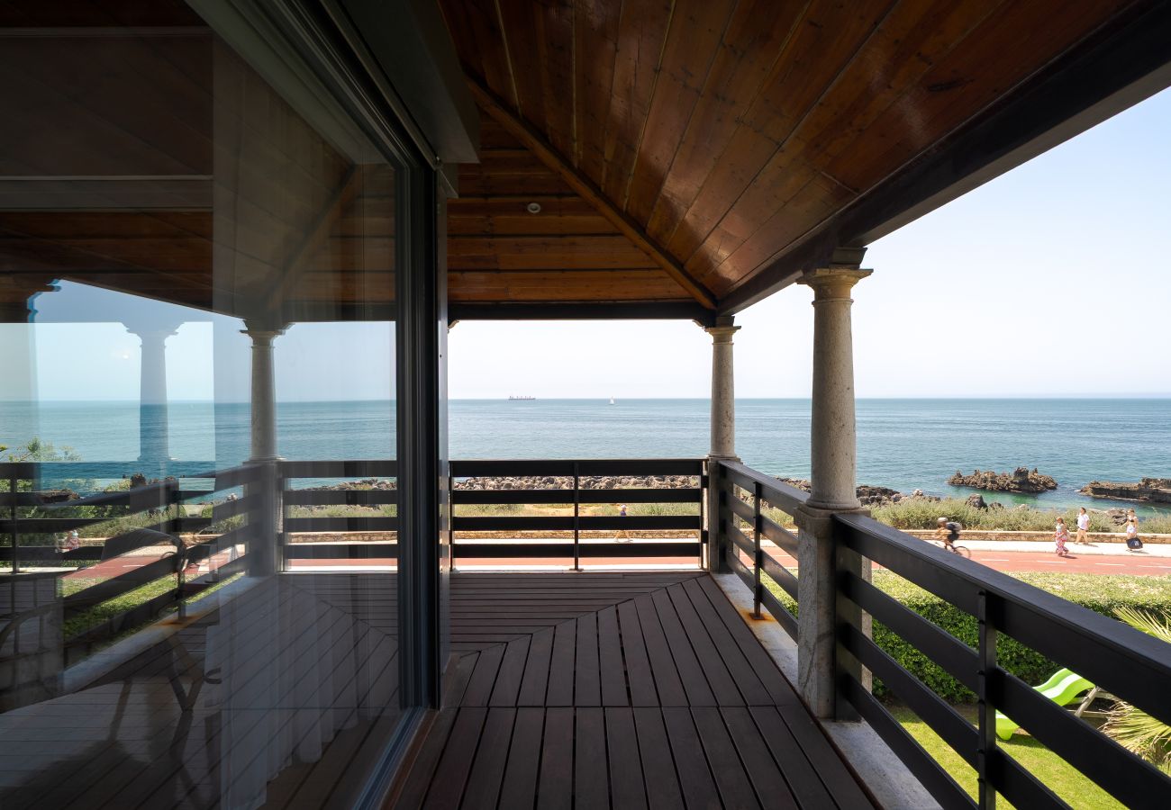 Villa in Cascais - Blissful Seafront Cascais
