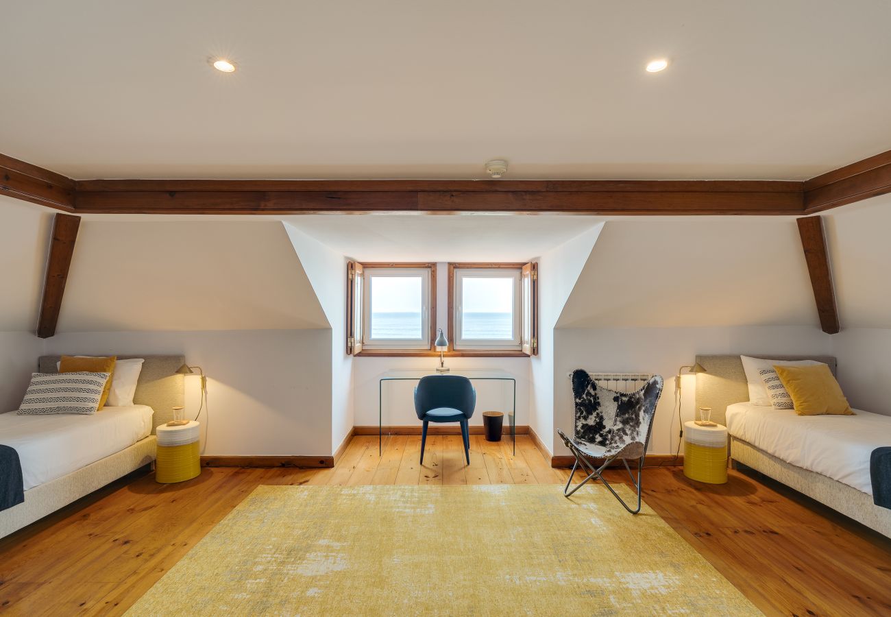Villa in Cascais - Blissful Seafront Cascais
