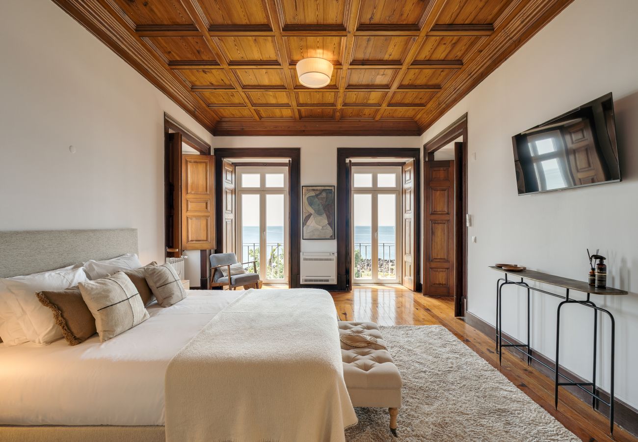 Villa in Cascais - Blissful Seafront Cascais