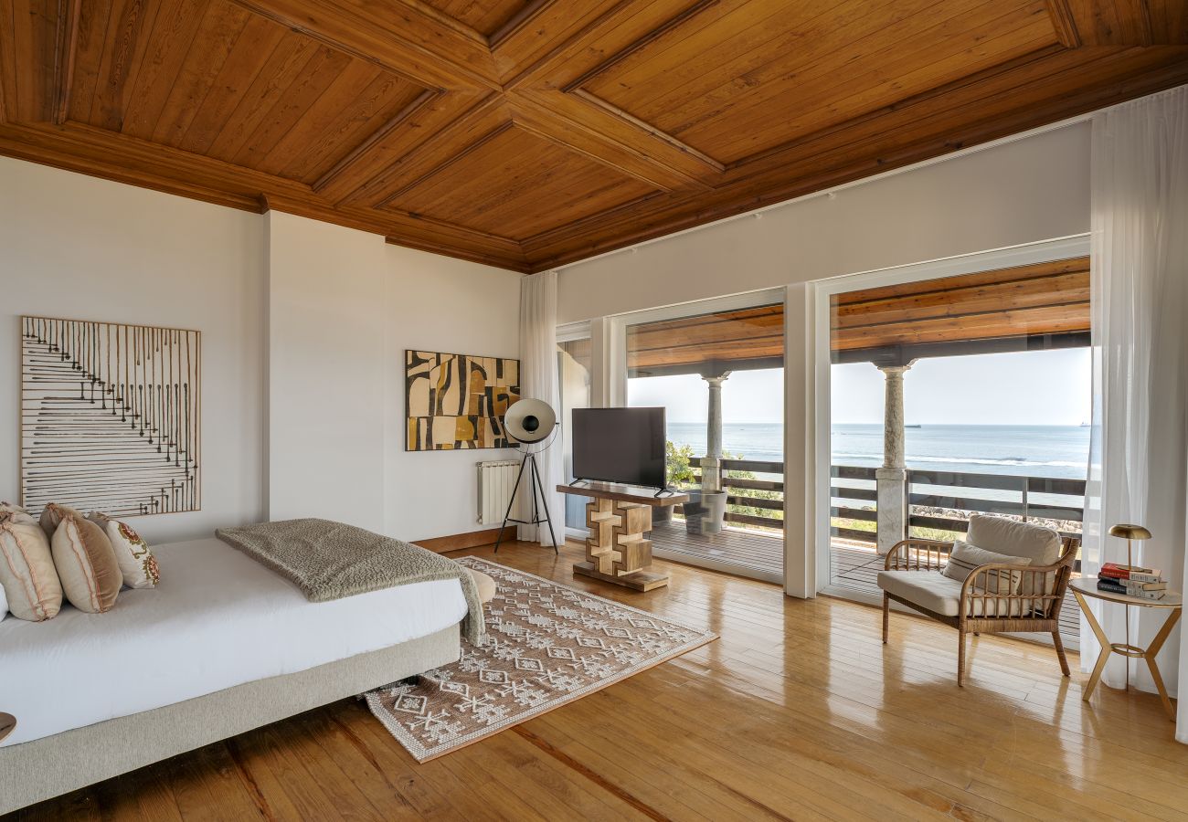 Villa in Cascais - Blissful Seafront Cascais