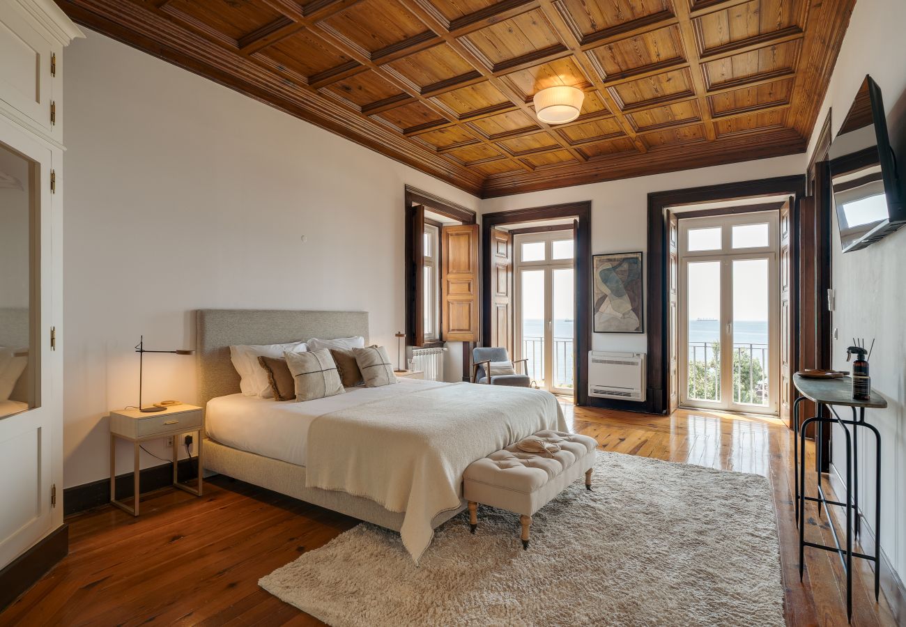 Villa in Cascais - Blissful Seafront Cascais