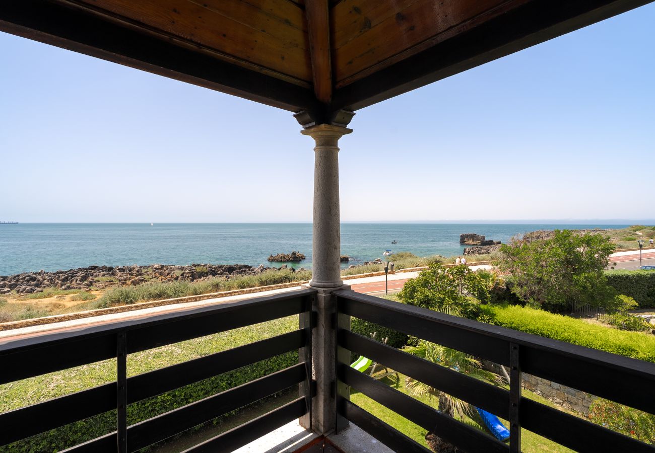 Villa in Cascais - Blissful Seafront Cascais