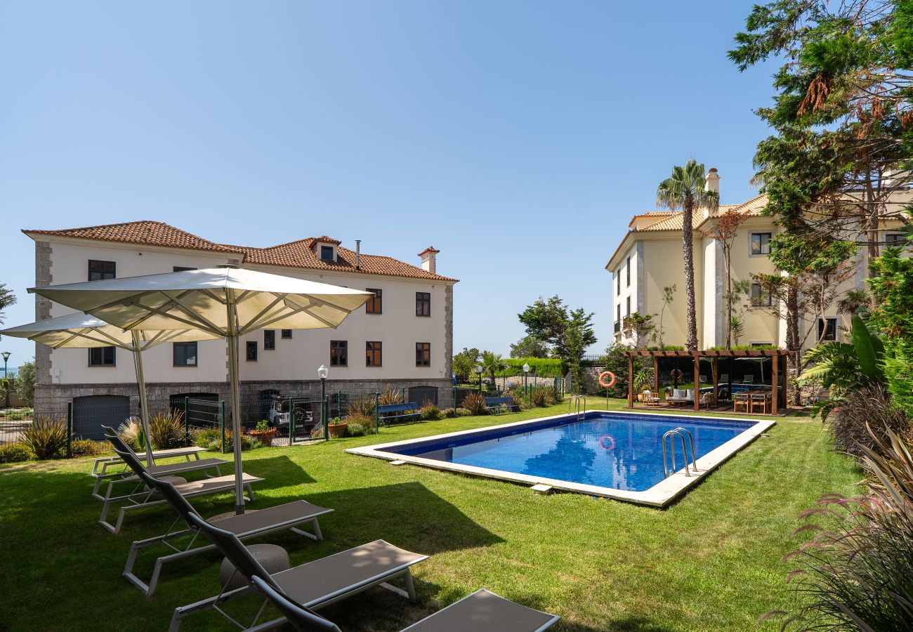 Villa in Cascais - Blissful Seafront Cascais