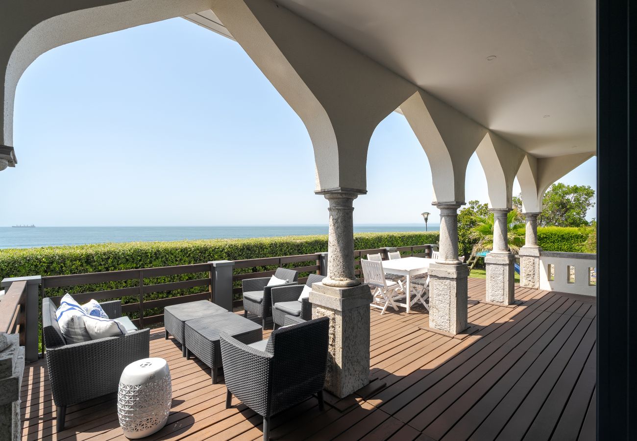 Villa in Cascais - Blissful Seafront Cascais