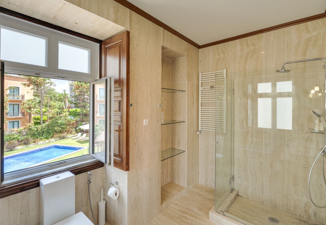 Villa in Cascais - Blissful Seafront Cascais