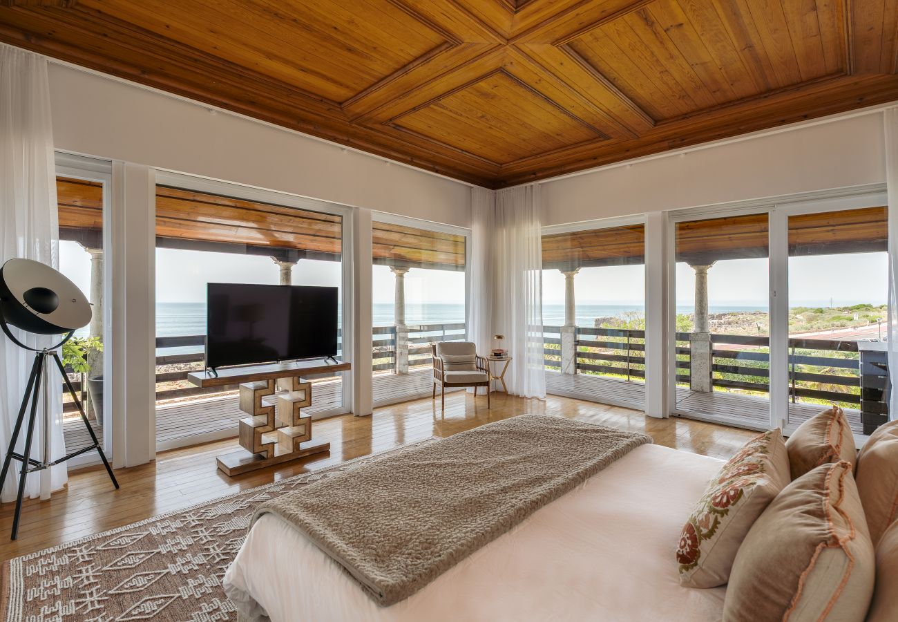 Villa in Cascais - Blissful Seafront Cascais