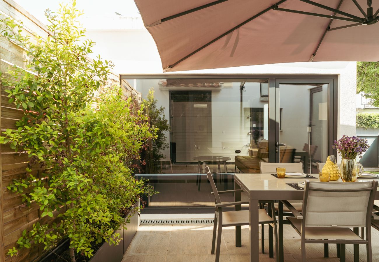 Villa in Lisbon - Blissful Restelo