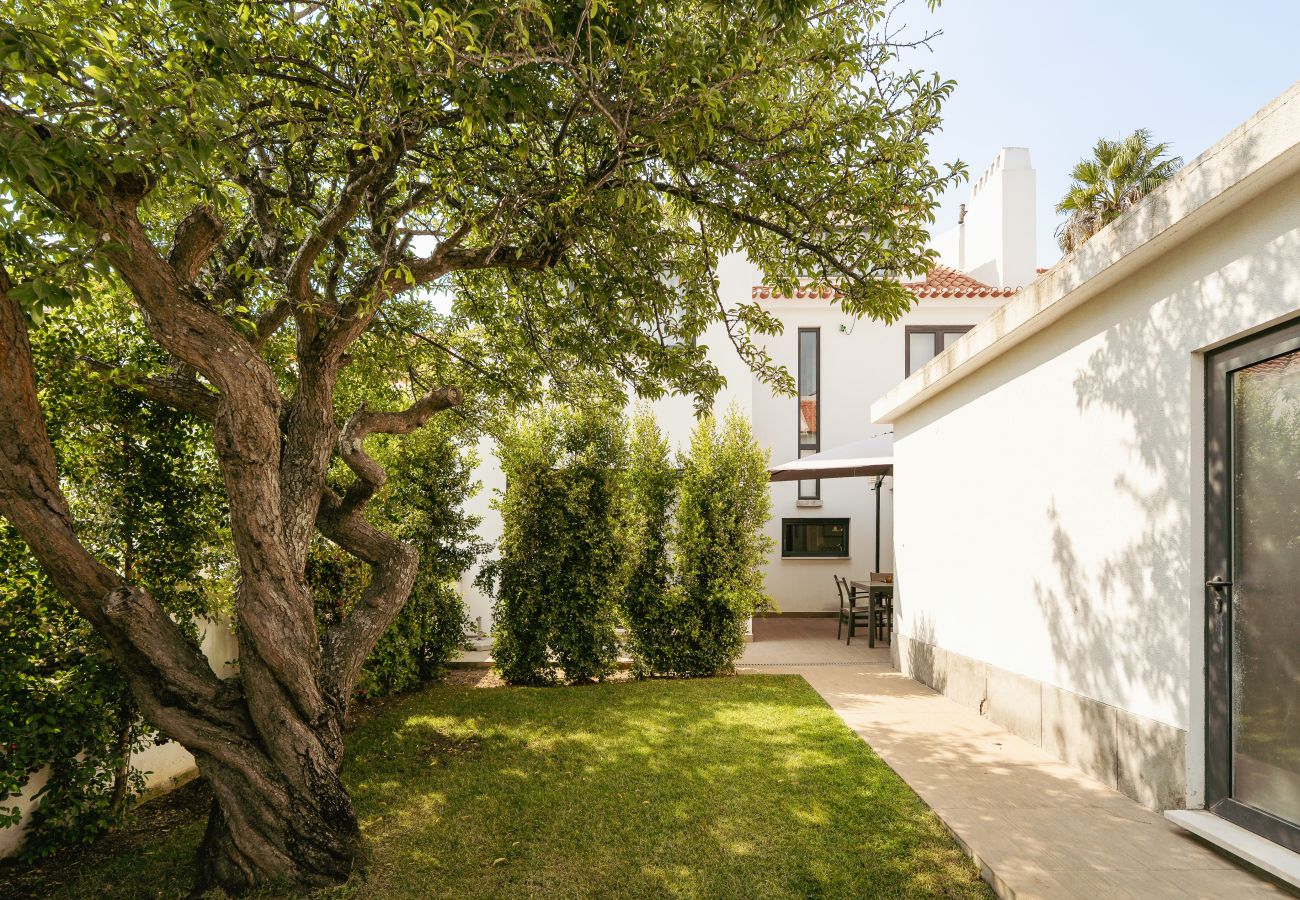 Villa in Lisbon - Blissful Restelo