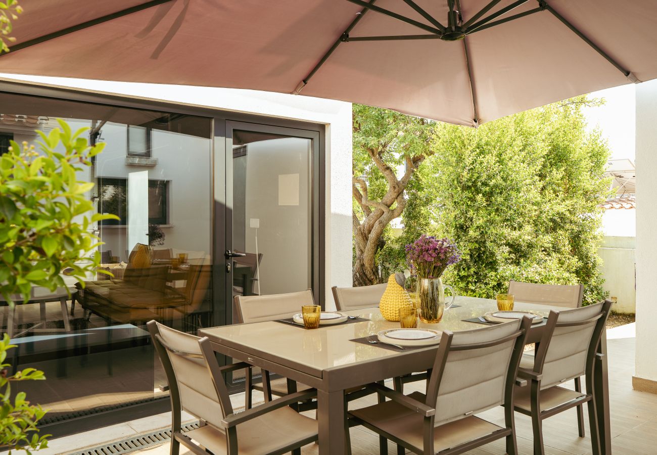 Villa in Lisbon - Blissful Restelo